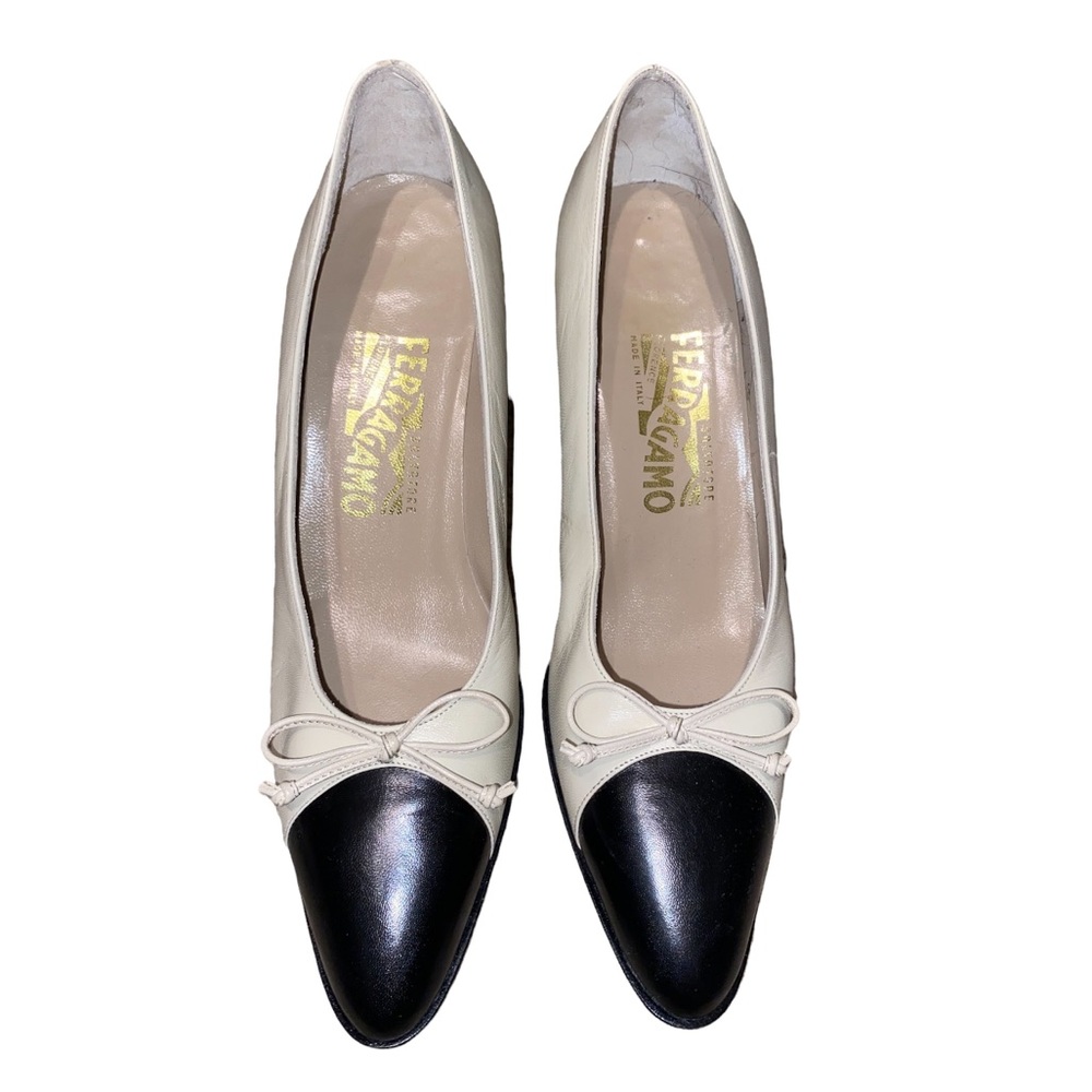 Salvatore Ferragamo classic cream heels w/ black cap toe, w/bows, size 8.5 A